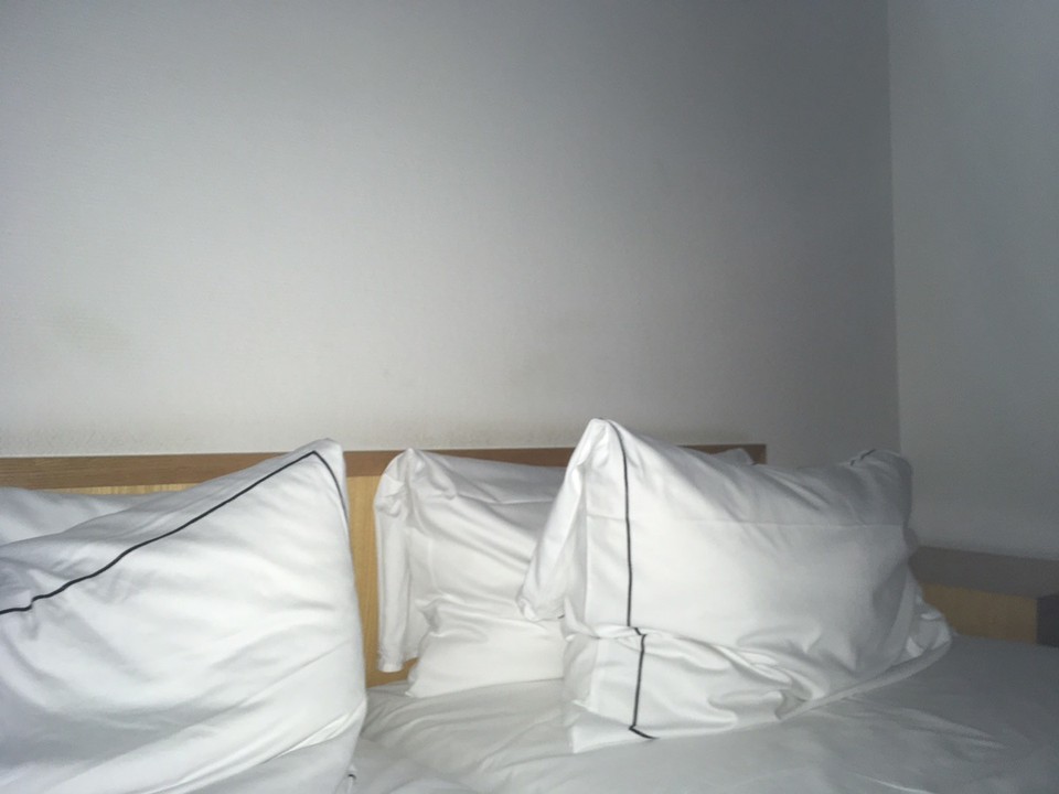  - Holiday Inn berlin City West - So nun im Hotel 5 min vom
Flughafen entfernt morgen 4:00 aufstehen 🙈 wird eine kurze Nacht 