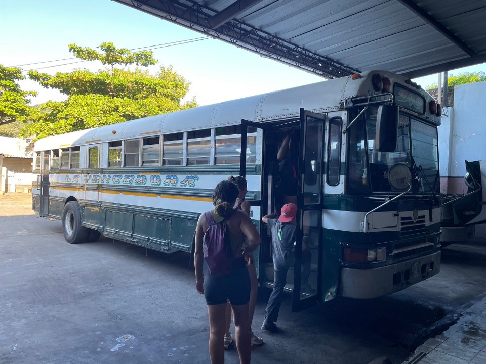 El Salvador - Chalchuapa - Anschließend hieß es zwei Stunden Chicken Bus 🚌 …