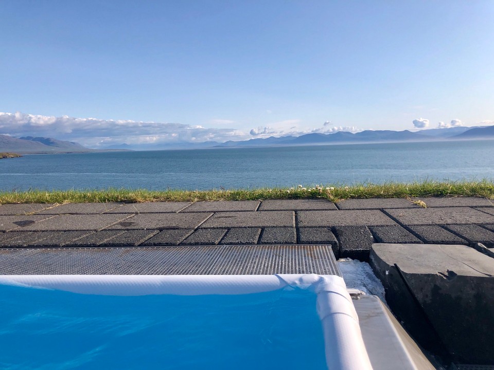 Island - Hofsós - In alle Richtungen hat man einen tollen Blick auf den Fjord. Ich entdecke hier zwar keine Wale, es ist aber trotzdem mega hier.