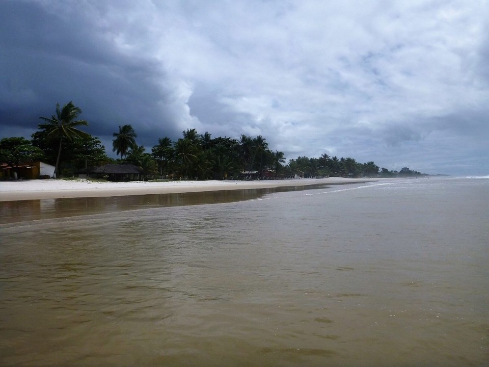 Brasilien - Ilhéus - Der Strand sieht ganz harmlos aus...