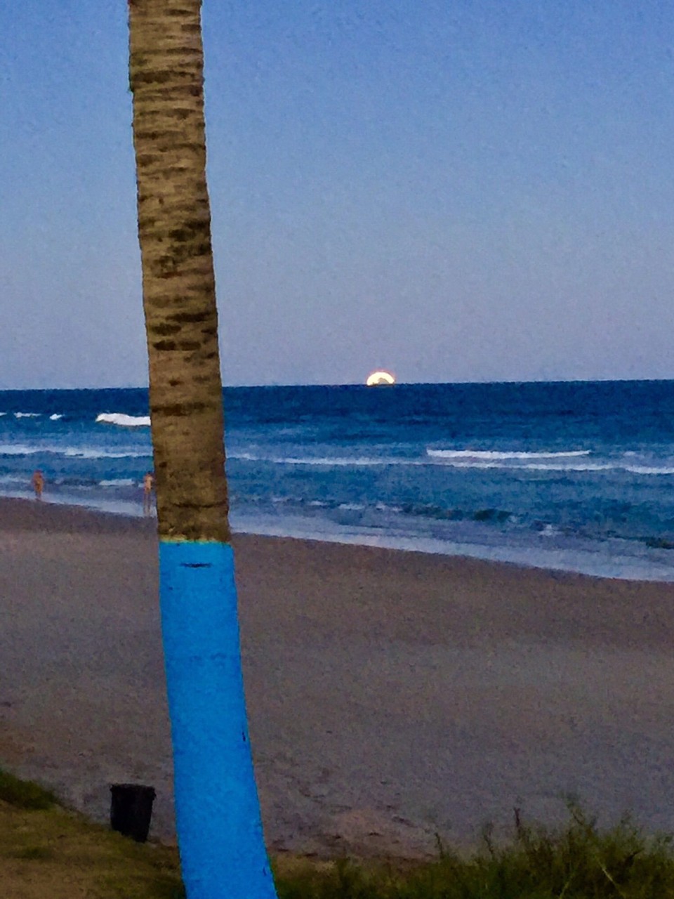 Brasilien - Salvador - Mond geht im Meer auf