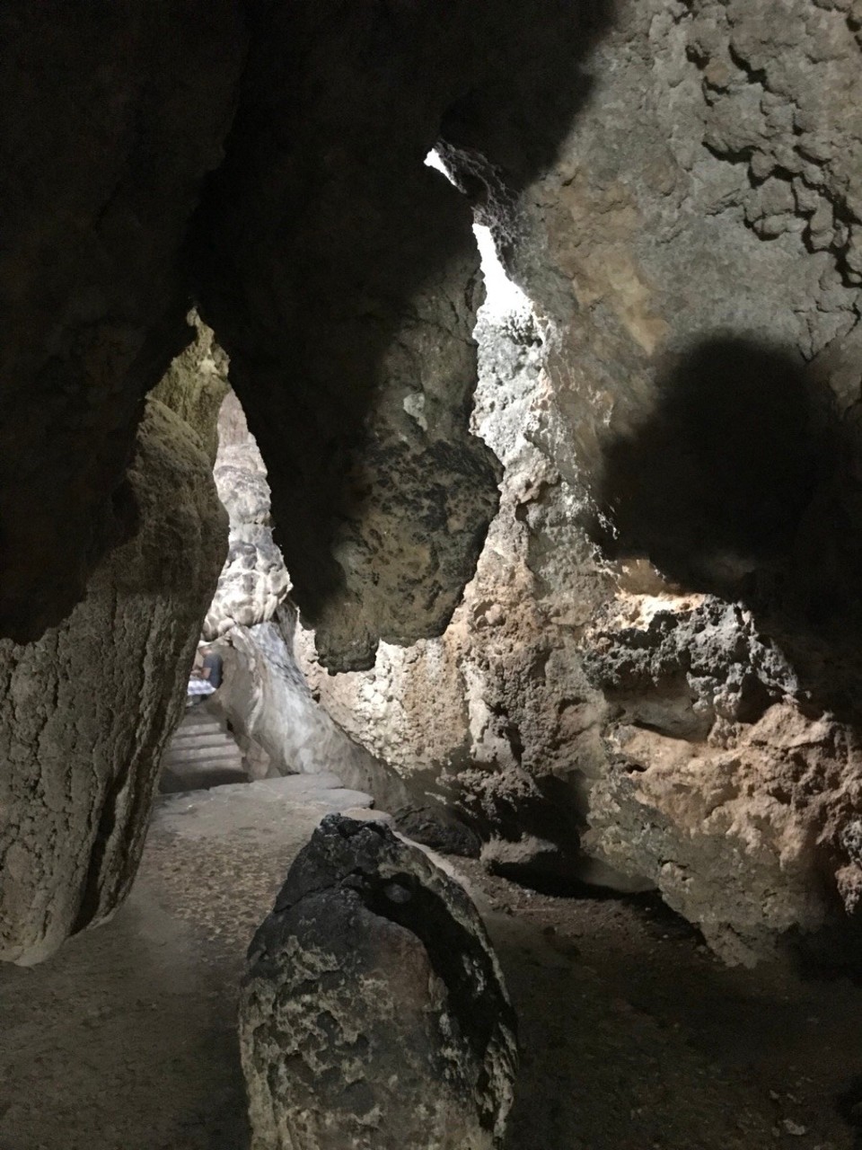 Kuba -  - Stalagmiten und Stalaktiten... kleiner Tipp am Rande: die Stalaktiten sind die, die herunterhängen. (Wie Titten)