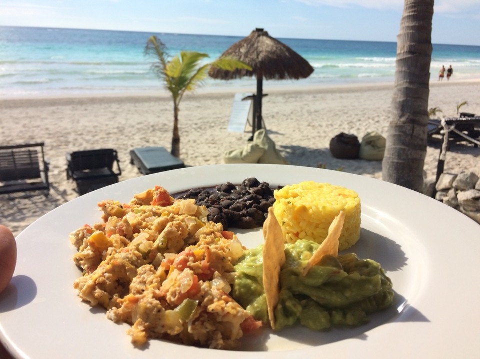 Mexiko - Tulum - Frühstücken direkt am Meer: So lässt es sich leben!