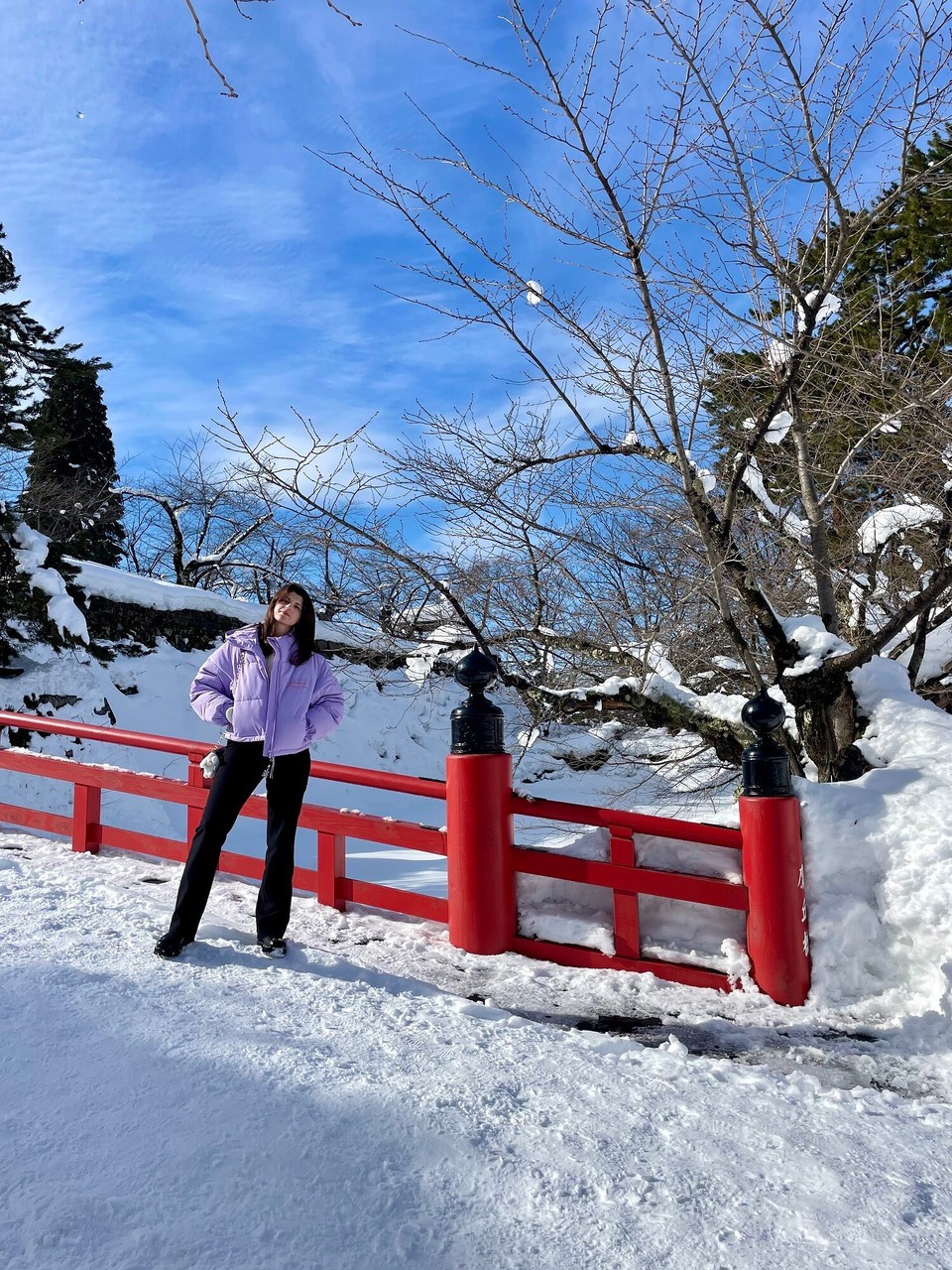 Japan - Hirosaki - chli fotishooting, wer bruucht en Selfie-Stick bi so höche Schneeberge😎