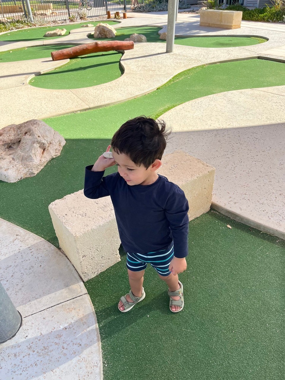 Australien - Monkey Mia - Elias hatte allerdings relativ schnell genug von den Delfinen gesehen und hat sich lieber auf dem Spielplatz vergnügt.
