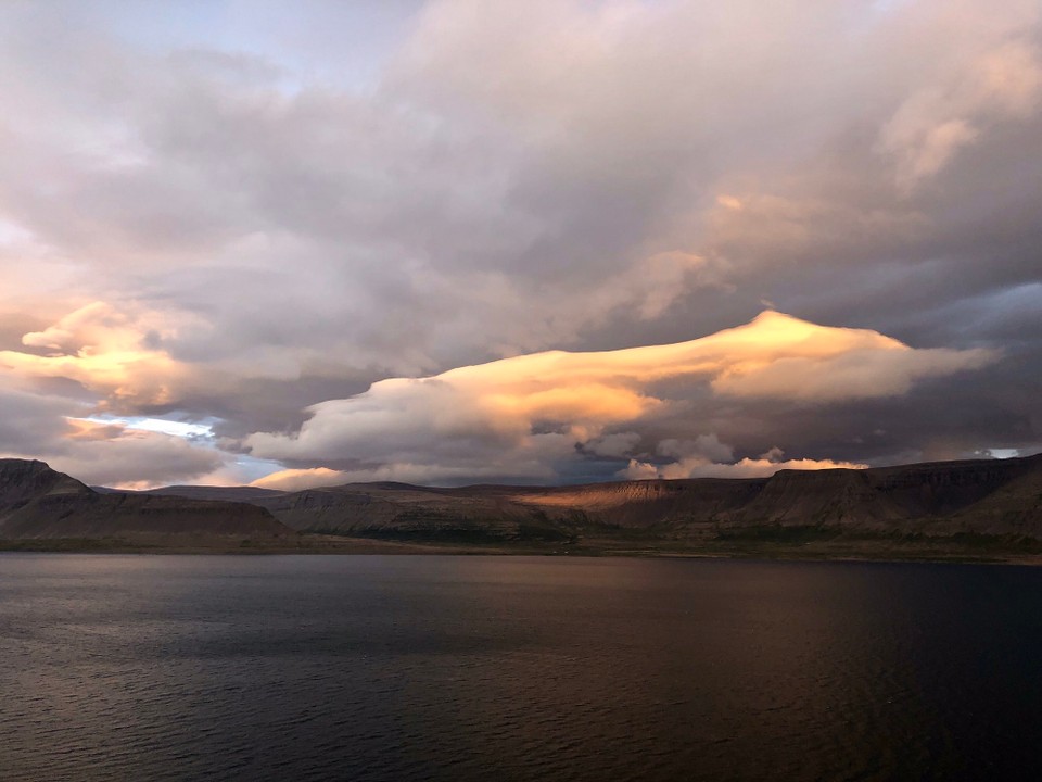 Island - Ísafjarðarbær - Was für eine tolle Abendstimmung. Ist ja schon fast als Mitternachtssonne zu bezeichnen🤪