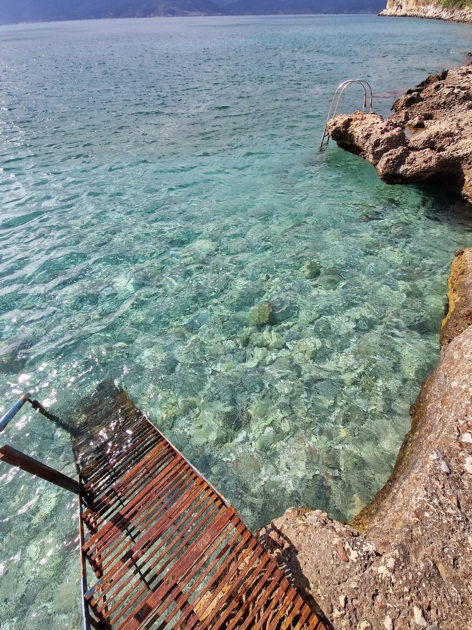 Griechenland - Agios Andreas - Badestelle mit glasklarem Wasser