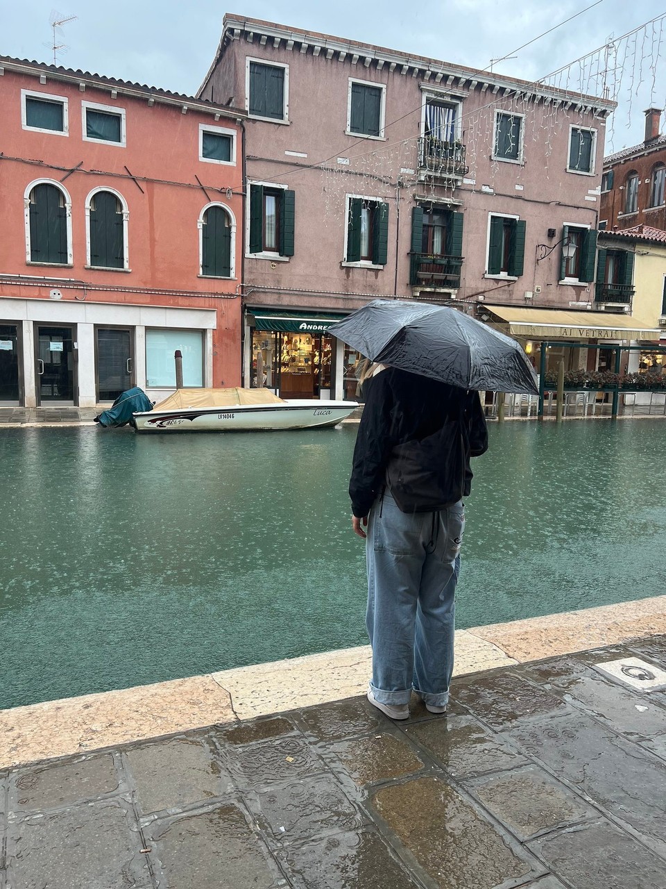 Italien - Venedig - An manchen Stellen schwappt der Kanal tatsächlich schon über.