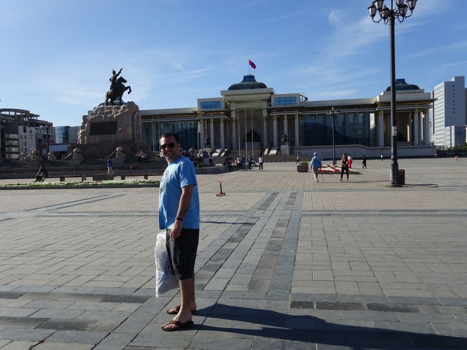 Mongolia - Ulaanbaatar - Sukhbaatar Square (Luke with laundry)