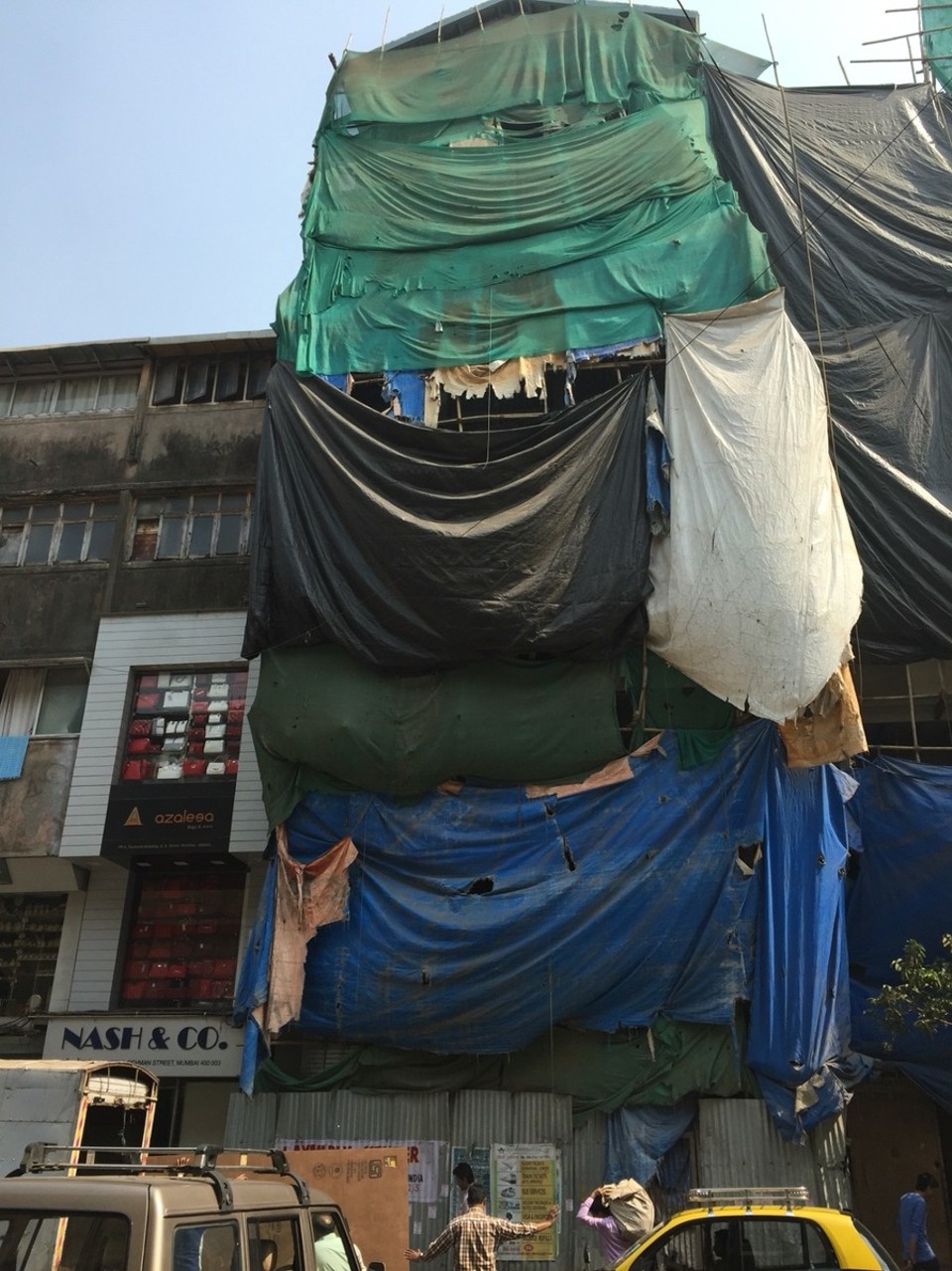 Indien - Mumbai - Vehülltes Haus