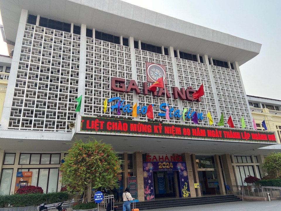 Vietnam - Hanoi - So, I went to the last station (Hanoi railway Station). 