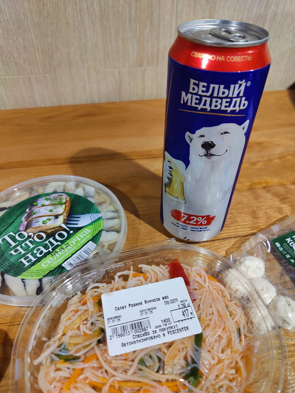 Kasachstan - Internatsional - Mittags snack gekauft im "Nascha Rodina" Laden 