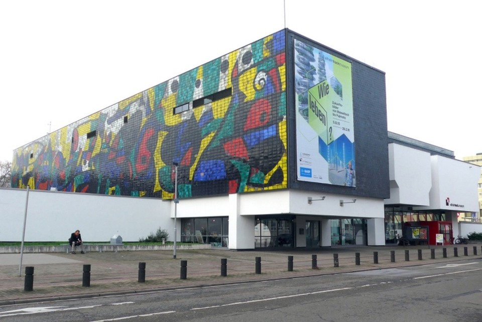 Deutschland - Ludwigshafen/Rhein - Riesige Joan Miró Wand  des Wilhelm-Hack-Museums, erbaut 1979