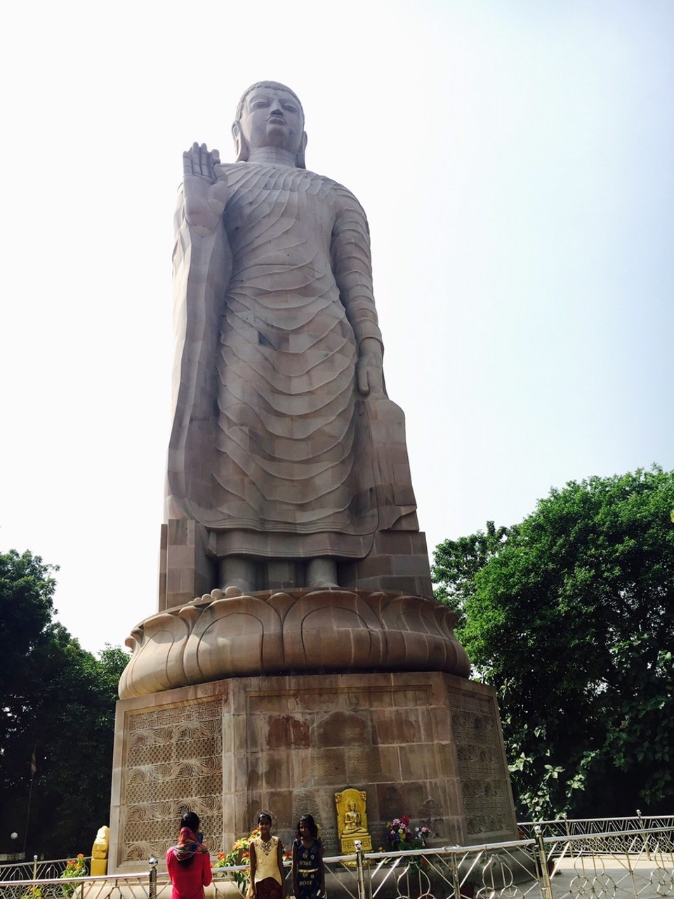 Indien - Varanasi - Buddha statue 