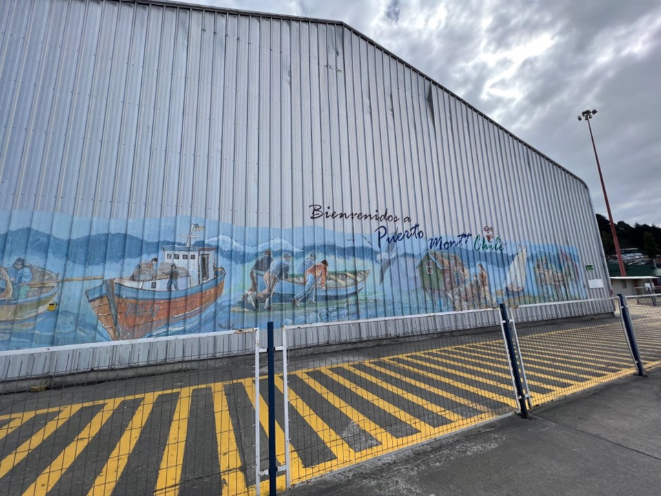 Chile - Puerto Montt - Street art at the port