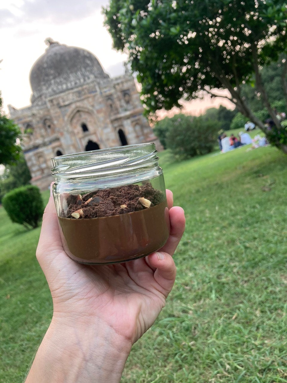 Indien - Neu-Delhi - Schokoladencreme mit Meersalz, Schokokrümeln und Mandeln 🤩