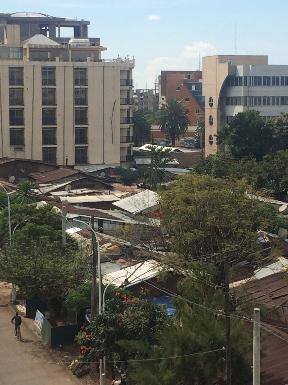 Äthiopien - Bahir Dar - Blick vom Balkon - arm und reich stoßen hier extremer aufeinander als auf dem Land 