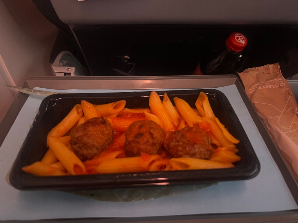 Griechenland - Paradeisi - Auch beim Rückflug eine kleine Mahlzeit genossen