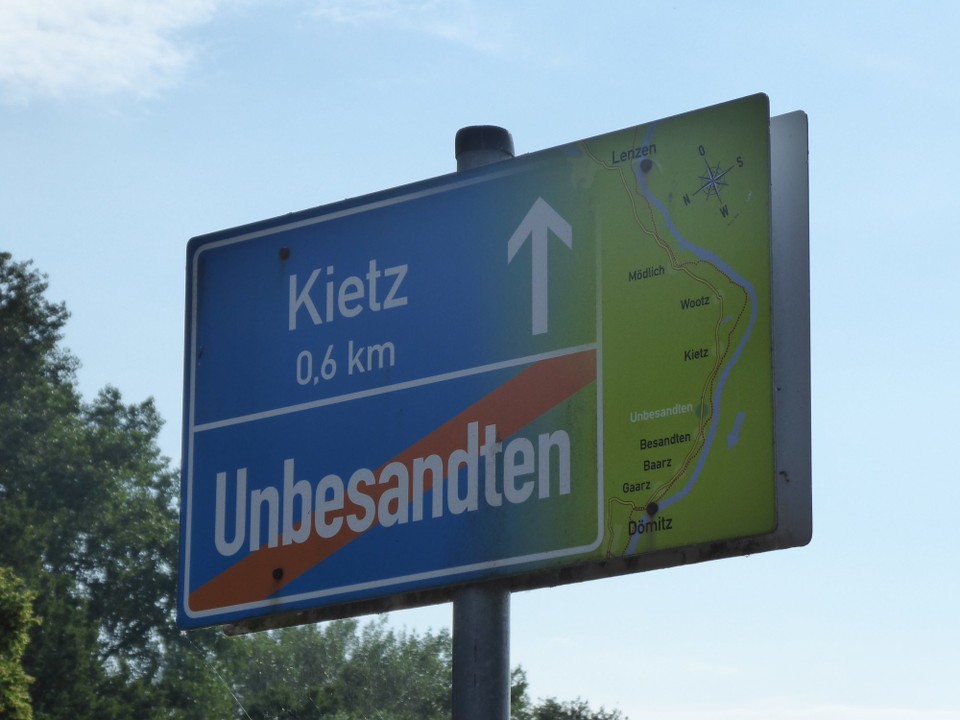 Deutschland - Havelberg - Erstmalig gab es sehr nette Hinweisschilder für Radelfahrende. Es ist nie schlecht zu wissen, woher man kommt, wohin man geht 🥰