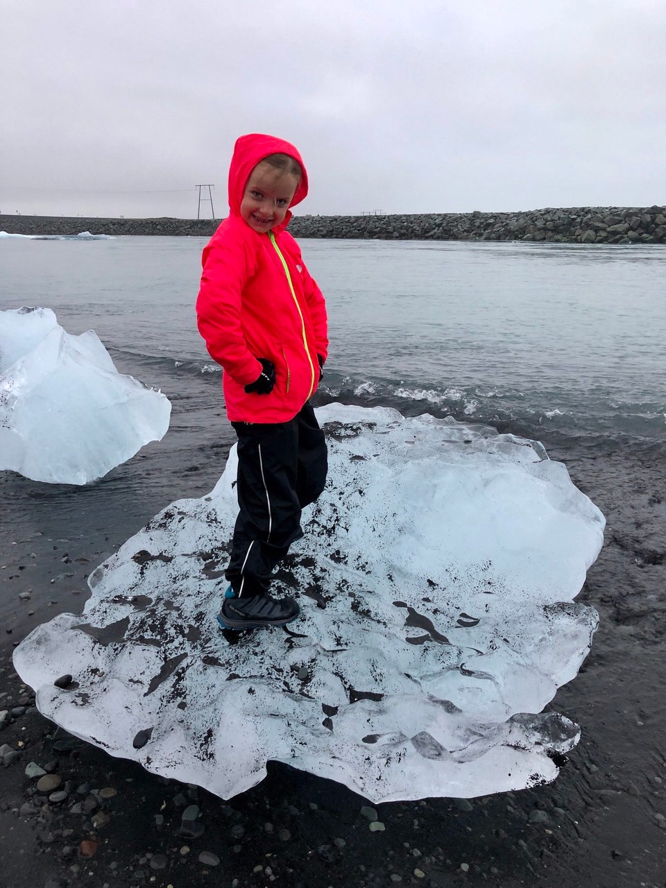 Island - Sveitarfélagið Hornafjörður - Das ist nun übrigens wieder eine neue Garnitur Regensachen... Die vom Gletschersee trocknet derweil schon in unserem Camper...