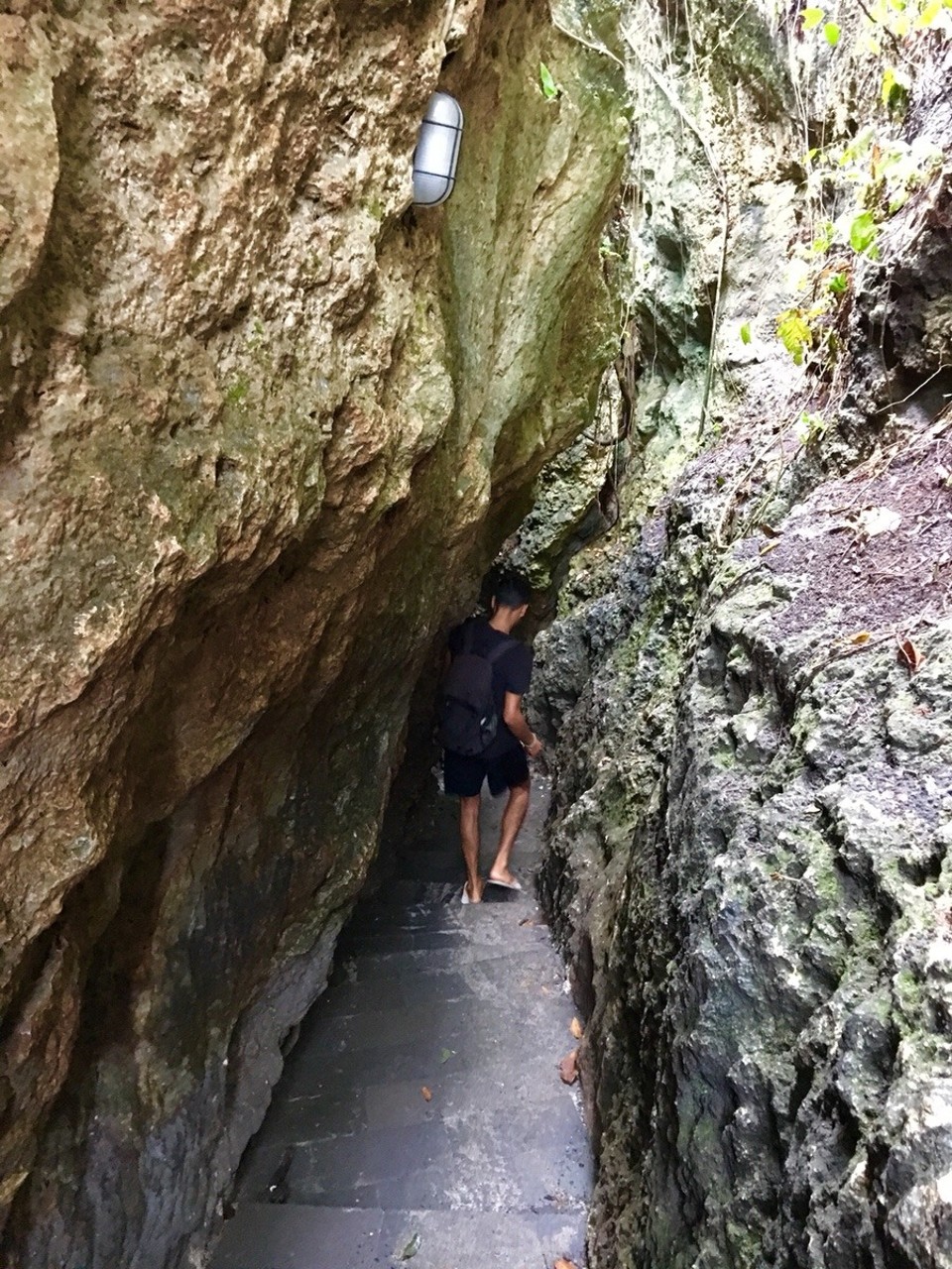 Indonesien -  - Abstieg zum Padang Padang Beach