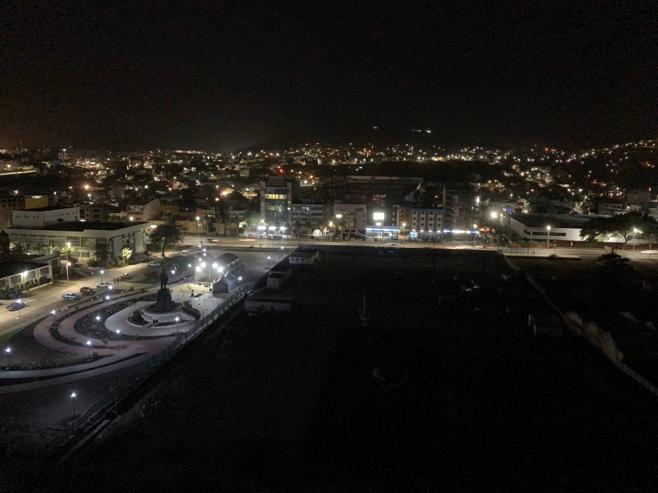 Cap-Vert - Praia - Praia by Night... vue depuis notre chambre au 7e étage!