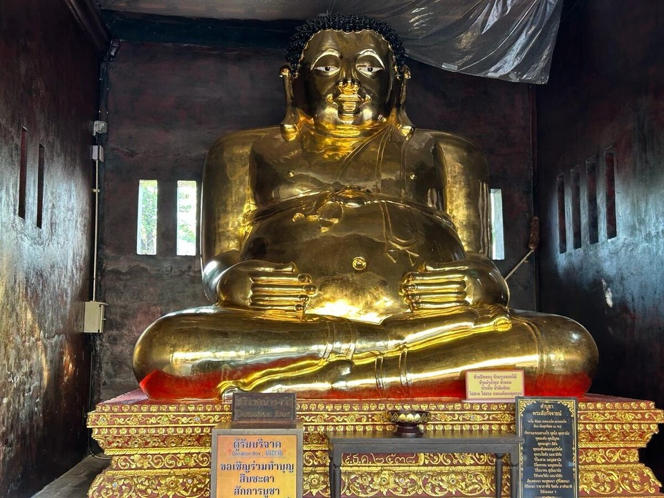 Thailand - Chiang Mai - Und hier endlich mal ein realistischer Buddha! Ich glaube, dass er damals nicht so großen Bock auf Sport hatte, sondern lieber Chips gegessen hat :)
