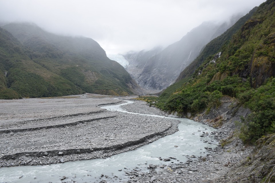 Neuseeland - Franz-Josef-Gletscher - Erster Blick auf den Gletscher in der Ferne