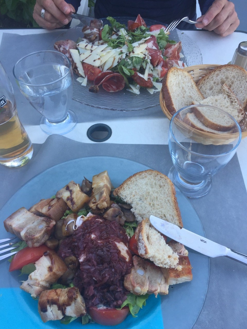 Frankreich - St.-Rémy-la-Varenne - Zum Abschluss einen Salat Anjou und Riviera