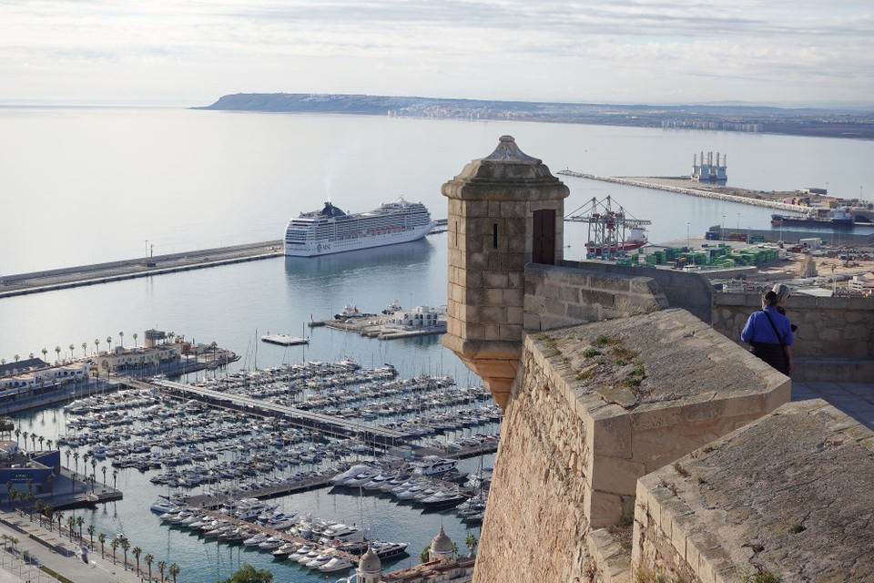 Spanien - Alicante - Spuenischen Tiirmche mat Scheff