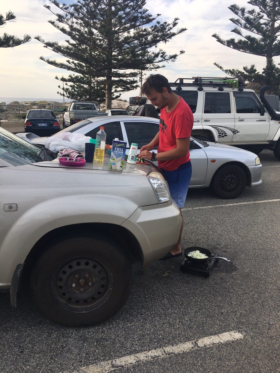 Australien - South Perth - Wir haben zwar keine Küche... dafür aber eine Motorhaube.