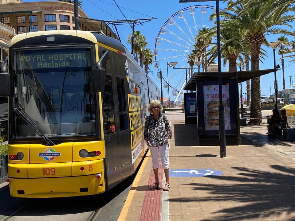Australien - North Adelaide - das Glenelg Tram verkehrt gratis ins Stadtzentrum von Adelaide