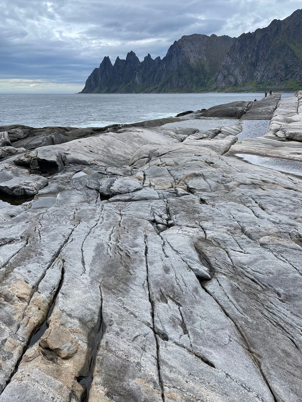 Norwegen - Senjahopen - …dem Gebiss des Teufels im Hintergrund (so heißt die Bergkette)