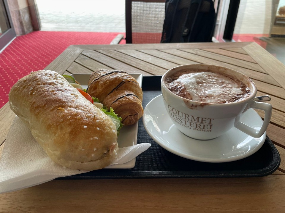 Deutschland - Landsberg am Lech - Start in den Tag mit einem Frühstück