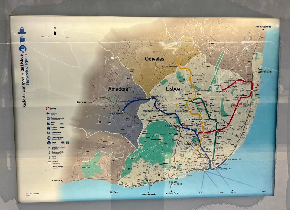 Portugal - Lissabon - Denkbar einfach und ziemlich preiswert (1,65€) ! 

Von Rossio über Alameda zum Aeroporto. 