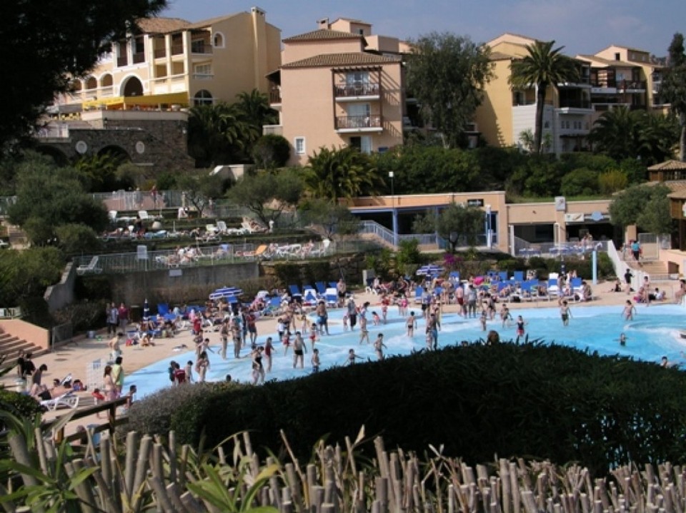 Südfrankreich - Cote d'Azur, Saint-Raphaël - Wellenpool