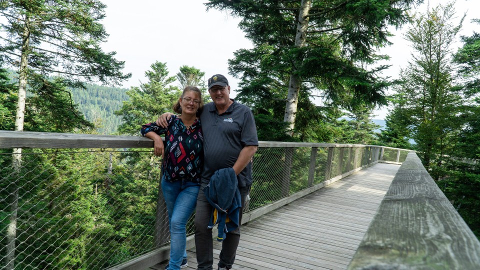 Deutschland - Bad Wildbad - Auf dem Baumwipfelpfad zu Fuß über die Bäume. 
