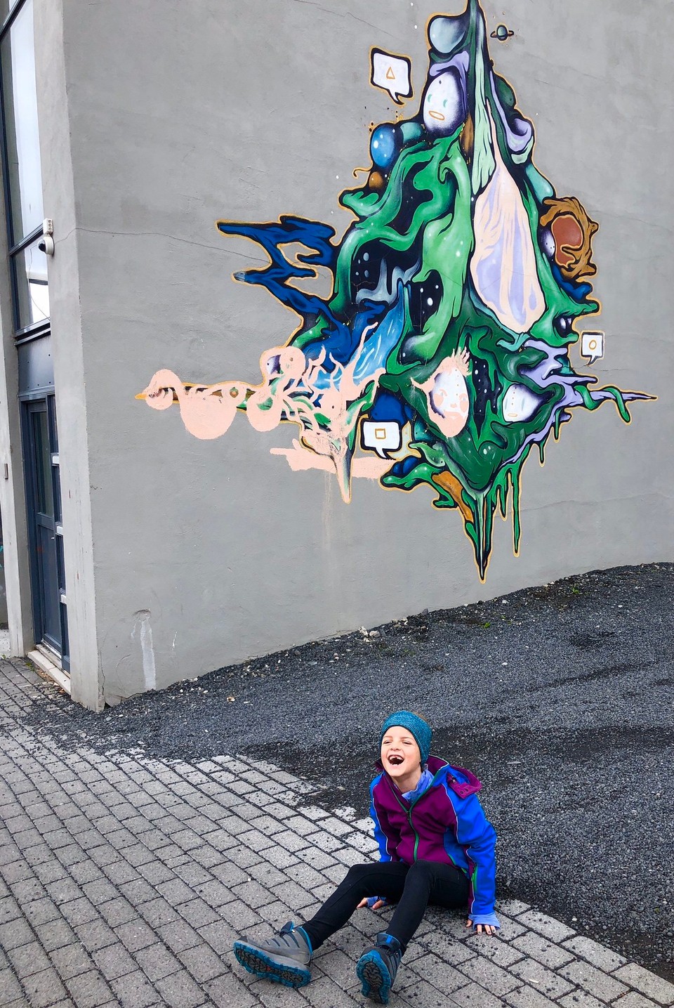 Island - Reykjavík - Und das nächste... Das sieht fast gruselig aus... und Freia ist auf dem Schotter ausgerutscht... 😲😬