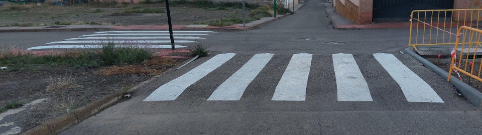 Spanien - Tabernas - auch im Nirgendwo sind die Bumper zu finden. Fusgänger haben in Spanien absolut Vorrang