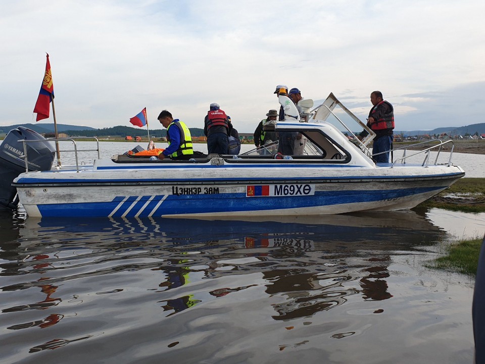 Mongolia - Khuvsgul Lake - The luggage boat