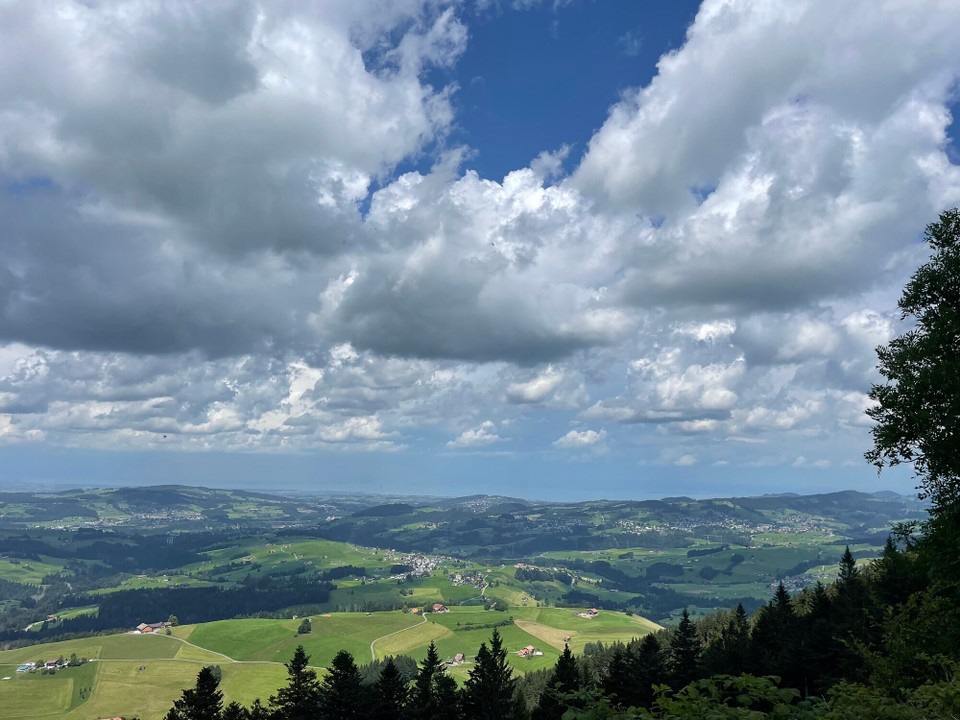 Schweiz - Herisau - Bevor i mi do in die Weite begib, gnüssi s Appezellerlamd no i volle Züüg.