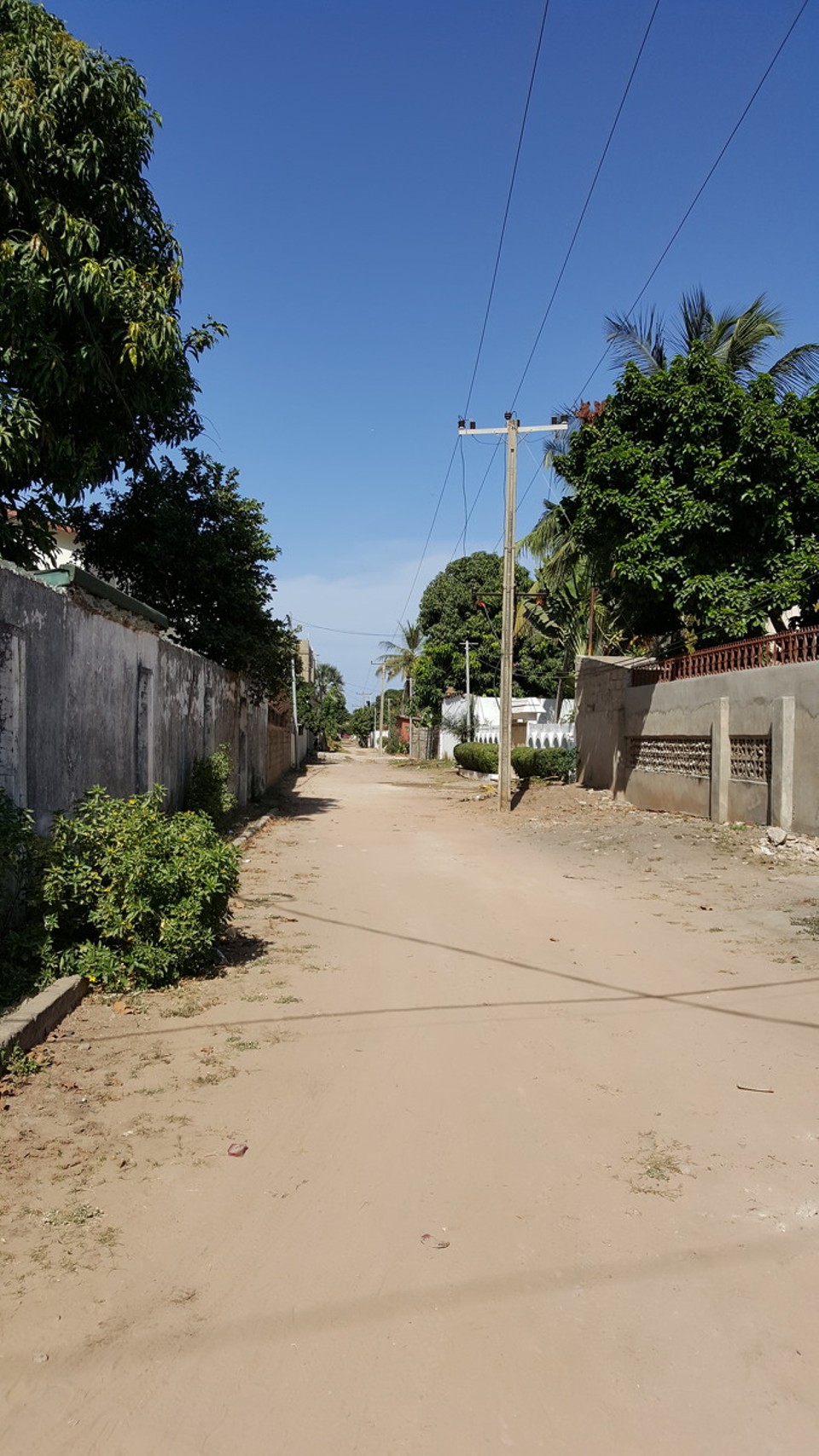 Gambia -  - Nach dem Essen machten wir eine kleine Ortstour....