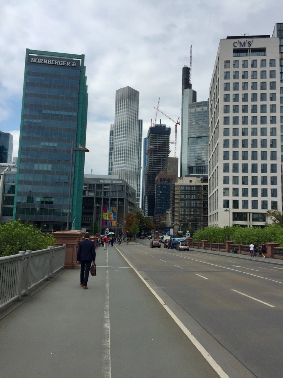 Deutschland - Frankfurt am Main - Financial City with businessman....