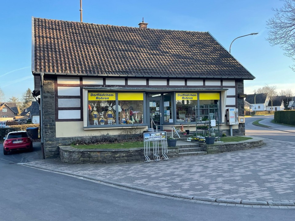 Deutschland - Monschau - Da wir als erfahre Camper so etwas wesentliches wie Klopapier vergessen haben, kam uns der Dorfladen gerade Recht. 
