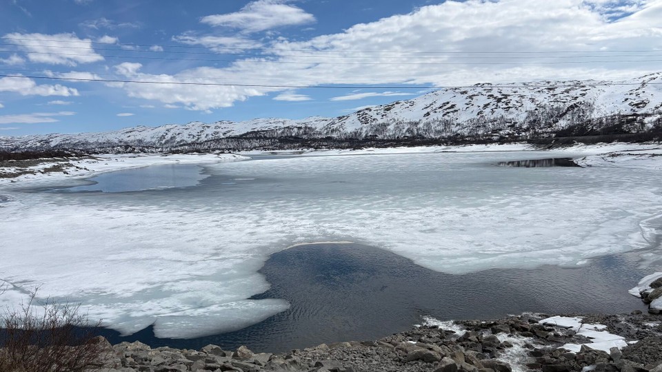 Norwegen - Vøringsfossen - Seen sind auch noch zugefroren 