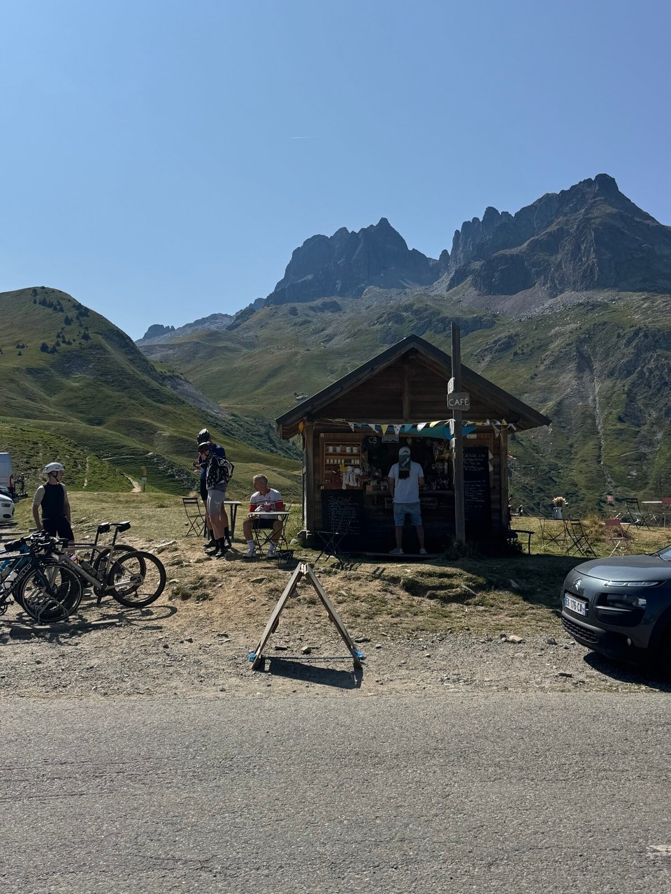 Frankreich - Saint-Colomban-des-Villards - Der Mann auf dem Stuhl und ich haben uns beim Aufstieg gegenseitig motiviert.