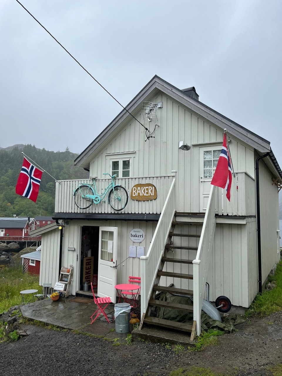 Norwegen - Ramberg - Ein dieser schnuckeligen Bäckerei machten wir einen kurzen Stopp