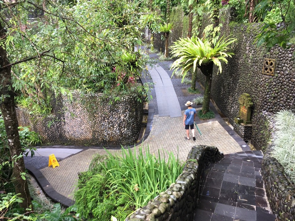Indonesien - Gianyar - Die Hotelanlage ist sehr verzweigt...