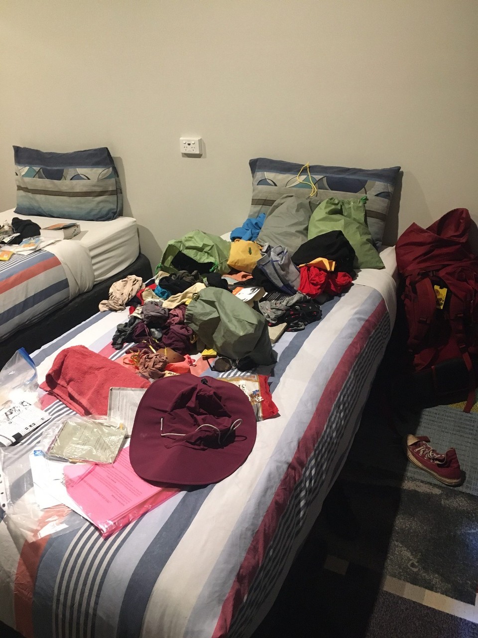 Australien - Alice Springs - Wir mussten das Auto in einer Stunde ausräumen... da war nicht viel Zeit für Ordnung.