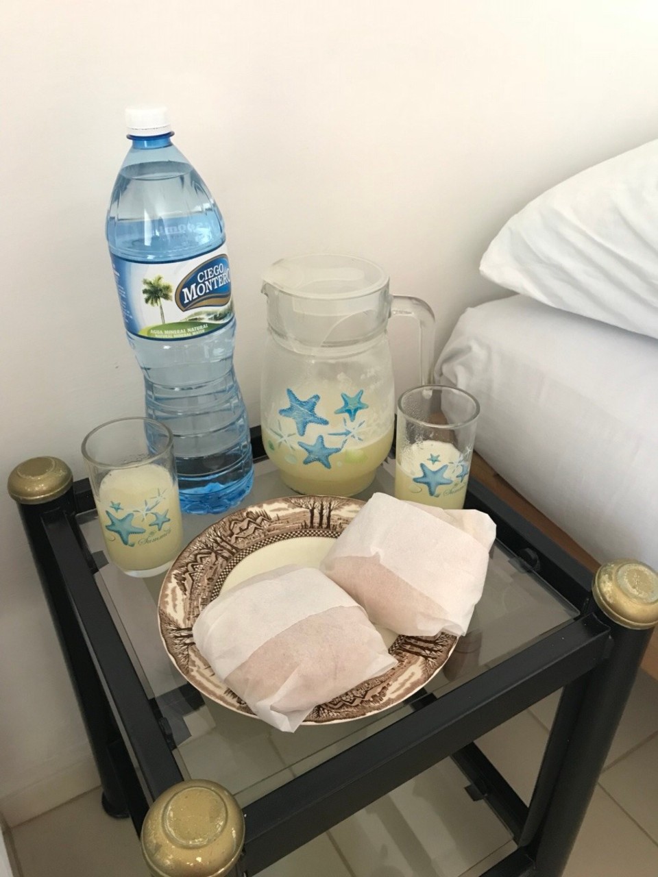 Kuba -  - Begrüßungsgetränk und Snack 😍 frischer Ananas-Saft 👌🏼